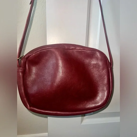 Vintage Genuine Leather Adjustable Cross Body or Shoulder Purse in Burgundy Red - Picture 4 of 7